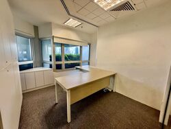 Concourse Skyline (D7), Office #451579451